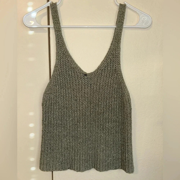 Gorgeous knitted green top - Picture 2 of 2